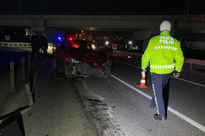 Bursa'da alkollü sürücü bariyerleri aşıp karşı şeride geçti