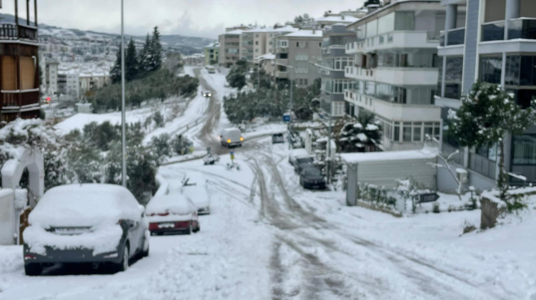 Yeni yılın ilk karı Bursa’ya düştü: Ana Arterler beyaza büründü-Bursa Hayat Gazetesi-2