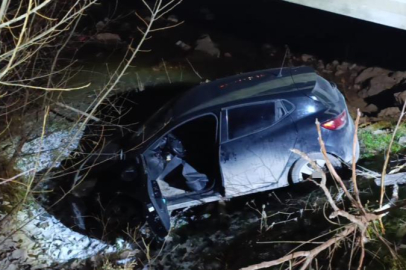 Bursa'da kontrolden çıkan otomobil dereye uçtu