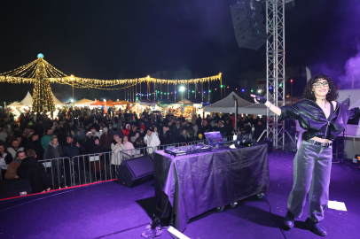 Nilüferliler yeni yılda Cumhuriyet Meydanı’nda buluştu