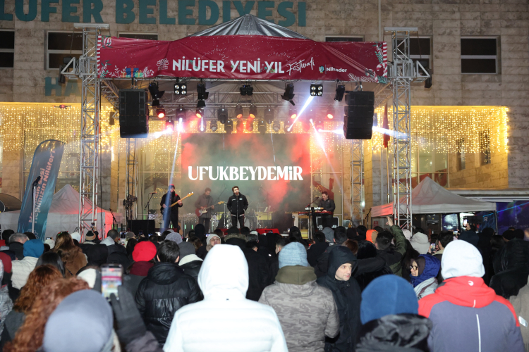 Nilüferliler yeni yılda Cumhuriyet Meydanı’nda buluştu - Bursa Hayat Gazetesi-5