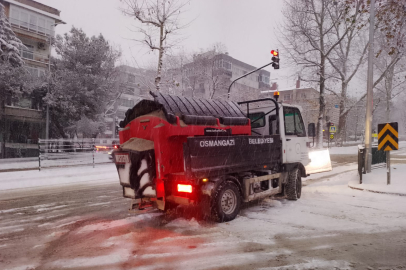 Osmangazi Belediyesi kar yağışına karşı sahada