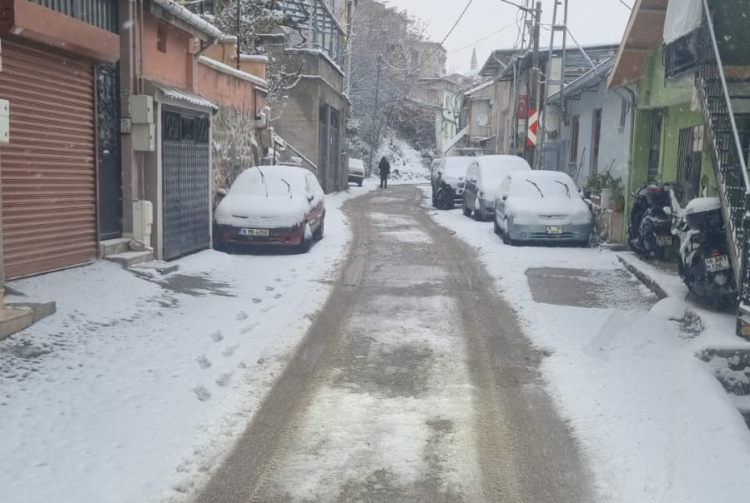 Osmangazi Belediyesi kar yağışına karşı sahada - Bursa Hayat Gazetesi-2