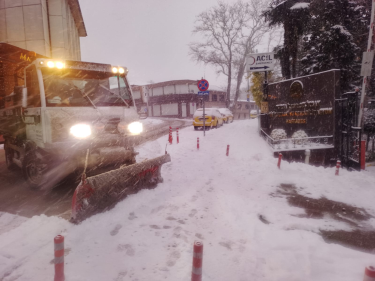 Osmangazi Belediyesi kar yağışına karşı sahada - Bursa Hayat Gazetesi-3