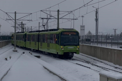 Yeni yılın ilk karı Bursa’ya düştü: Ana arterler beyaza büründü