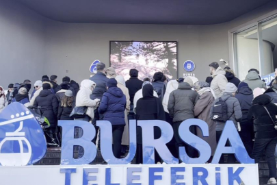 Bursa manzarası eşliğinde teleferik keyfi: Uludağ zirvesi için metrelerce kuyruk beklediler!
