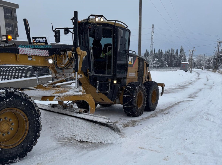 Nilüfer’de kar ve buzlanmaya karşı ekipler seferber oldu - Bursa Hayat Gazetesi-2