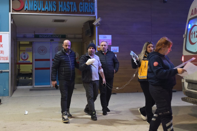 Bursa’da testereyle ahşap keserken parmaklarından yaralandı