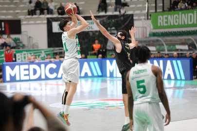 Bursaspor Basketbol’dan taraftarını üzen sonuç! Farklı mağlubiyet 77-105