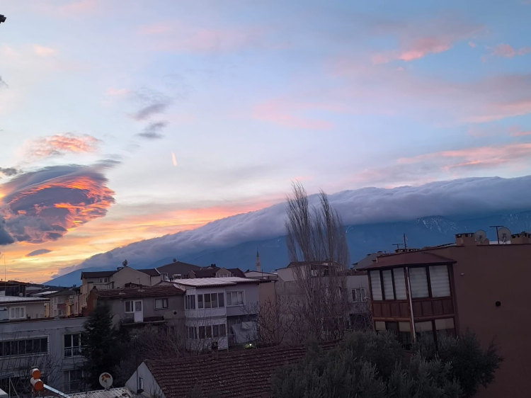 Bursa’da gökyüzü farklı bir görünüme büründü -Bursa Hayat-2