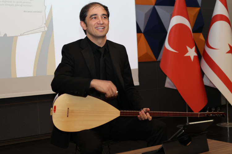 BUÜ’de şiir ve müzik şöleni: Türk Dünyası Kültürü bir araya geldi!-Bursa Hayat-5