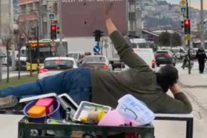 Bursa’da trafikte tehlikeli poz: Görenler şaşırdı!