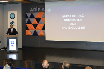 BUÜ’de kalite odaklı başarılar ödüllendirildi