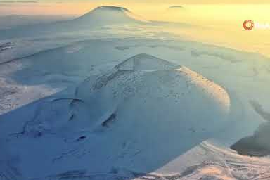 Meke Gölü’nde karlı gün batımı büyüledi