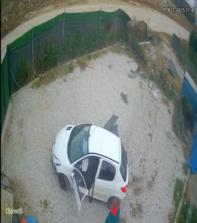 Bursa’da son anda kurtuluş: Araç çitleri yıkarak bahçeye girdi!-Bursa Hayat-2