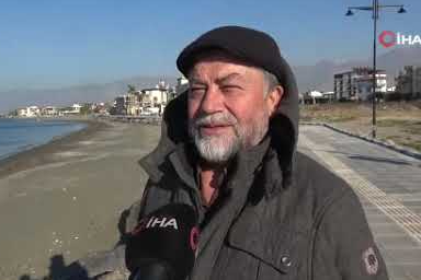 Hatay’da deniz aniden çekildi, vatandaşlar tedirgin oldu
