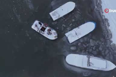 Bitlis’te kış etkisini gösterdi! Nazik Gölü kısmen dondu