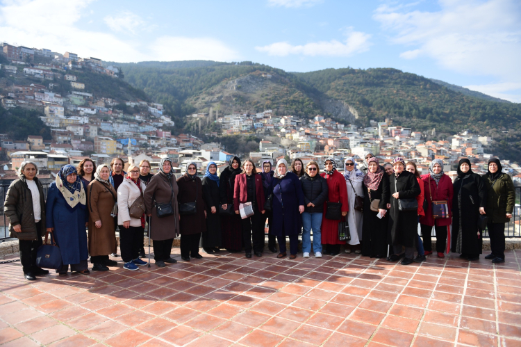 “Mahallem Geziyor” turlarıyla kadınlar Bursa’yı keşfetti - Bursa Hayat Gazetesi-4
