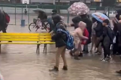 Bursa’da okul bahçesi göle döndü