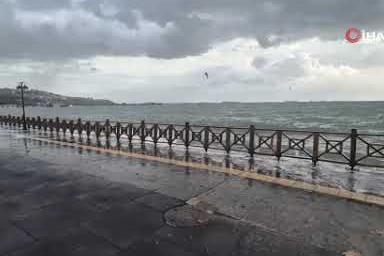 Tekirdağ sahilleri lodosun etkisiyle sular altında!