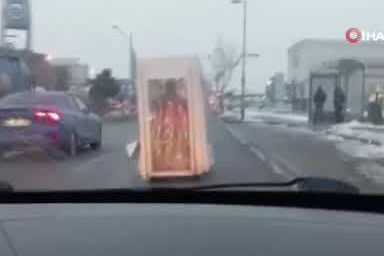 Gören bir daha baktı