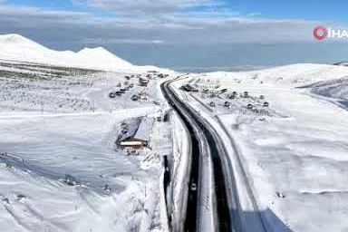 Kar yağışının ardından Erciyes'te kartpostallık görüntüler