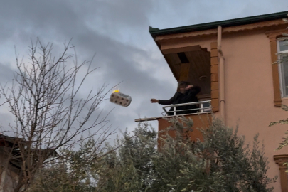 Bursa İznik’te çatı yangını! Alevler komşu binaya ulaştı