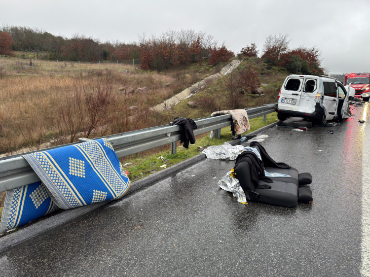 İstanbul-İzmir Otoyolu’nda 12 araç karıştı: Can kaybı ve yaralılar var!-Bursa Hayat-5