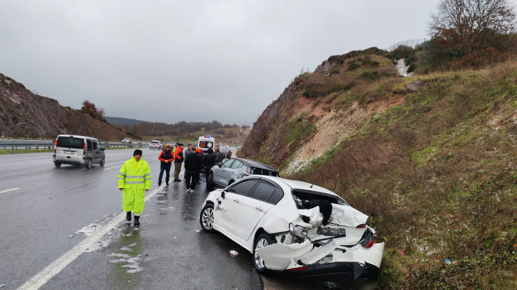 İstanbul-İzmir Otoyolu’nda 12 araç karıştı: Can kaybı ve yaralılar var!-Bursa Hayat-2