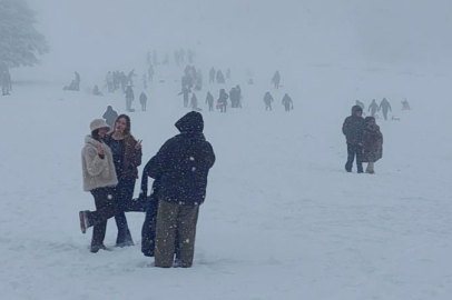 Uludağ beyaza büründü: Kar kalınlığı 60 santimetreyi geçti!