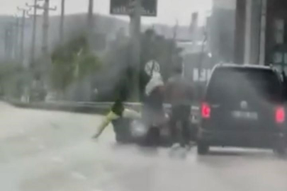 Bursa'da trafikte gerilim tırmandı: Araçtan inip motokuryeye saldırdı