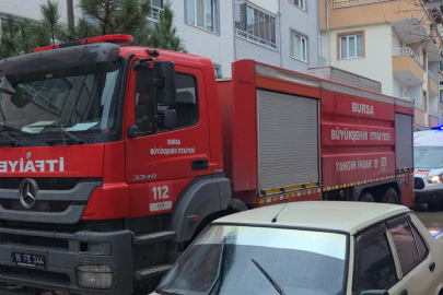 Bursa’da dairede yangın: Çocuk kurtarıldı, kediler telef oldu!