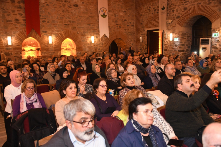 Osmangazi'de Orhan Veli rüzgarı: Şiirler tiyatro sahnesinde hayat buldu - Bursa Hayat Gazetesi-3