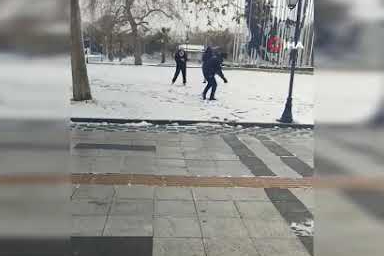 Tekirdağ’da kar sevinci! Polis ve çocuklar kartopu oynadı