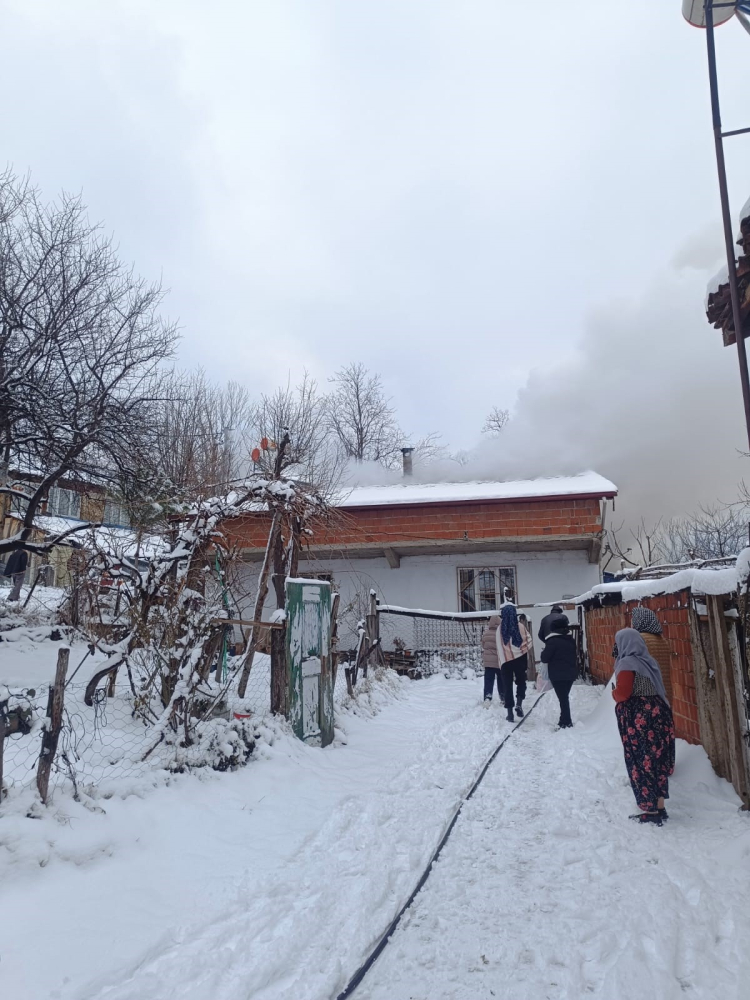 Bursa İnegöl’de çatı yangını: 1 kişi ellerinden yaralandı!-Bursa Hayat-2