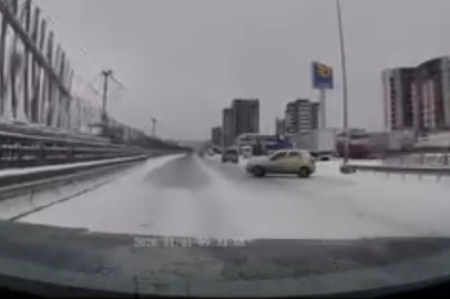 Bursa’daki kaza anları araç kameralarına yansıdı!