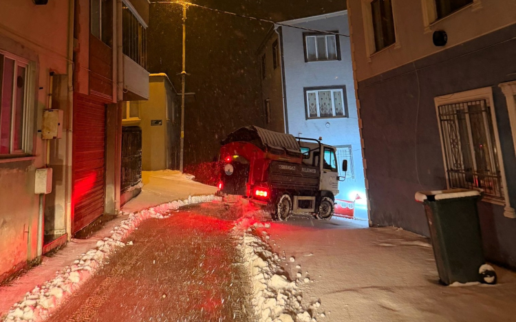 Osmangazi Belediyesi karlı yolları güvenli hale getirdi - Bursa Hayat Gazetesi