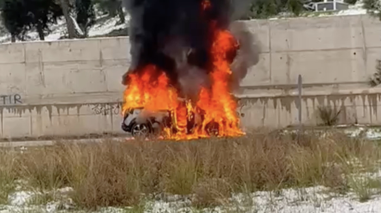 Bursa’da otomobil alev topuna döndü!-Bursa Hayat Gazetesi-2