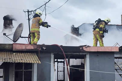 Bursa'da 82 yaşındaki adam evde çıkan yangından son anda kurtarıldı