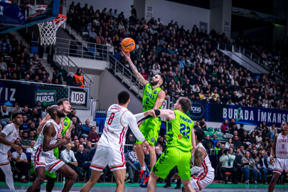 TOFAŞ, nefes kesen maçta Cholet’i geçti, son 16’ya yükseldi!