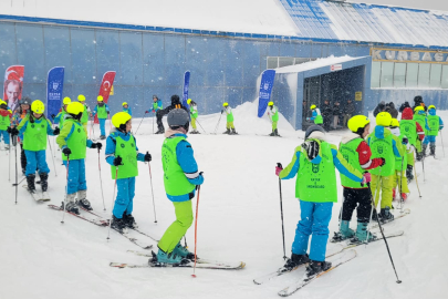 Uludağ ile ilk buluşma! Gençler kayakla tanışıyor