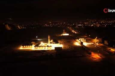Van’ın tarihi incisi Hüsrev Paşa Camii, ışıklandırmayla göz kamaştırıyor