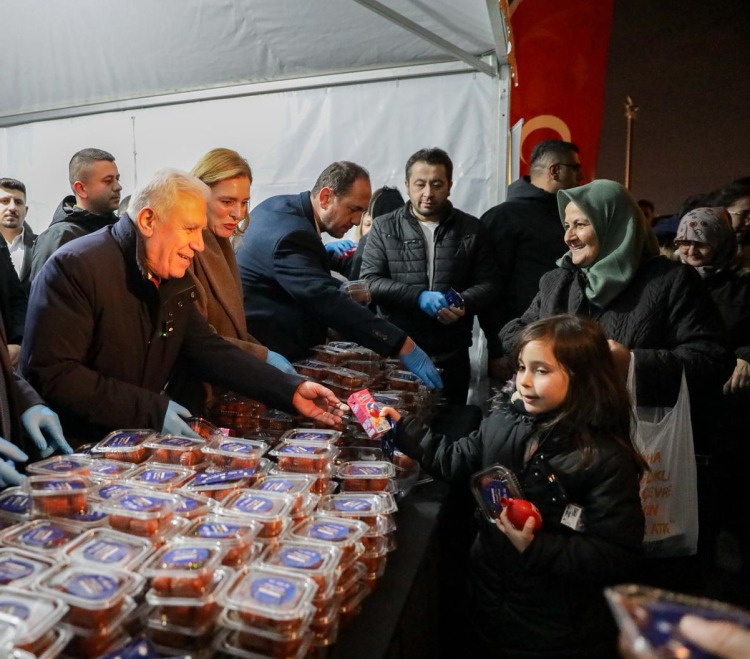 Manevi geceye tatlı dokunuş: Bursa’da Miraç Kandili dualarla kutlandı!-Bursa Hayat-2