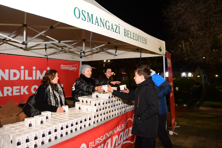 Bursa’da Miraç Kandili’nde Osmangazi’den tatlı sürpriz!-Bursa Hayat-2
