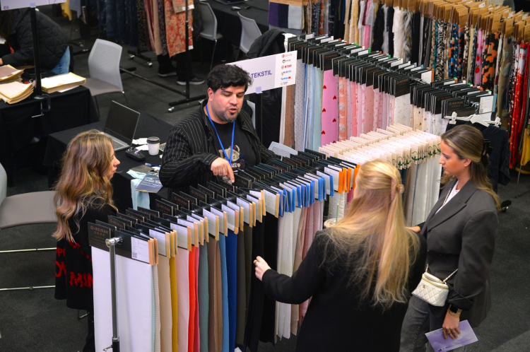 Bursa’dan dünyaya açılım: Türk tekstilciler Londra’da ürünlerini tanıttı!-Bursa Hayat-4