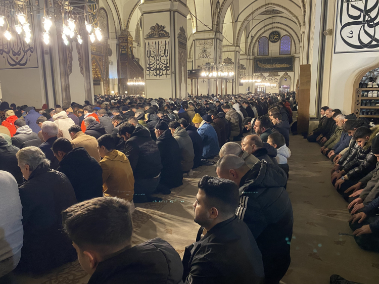 Bursa’da Miraç Kandili coşkusu: Camiler dolup taştı!-Bursa Hayat-2