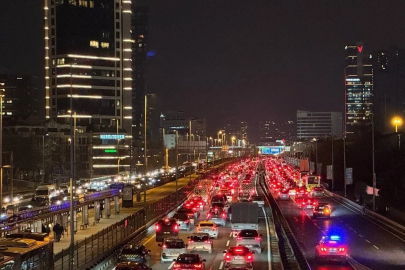 İstanbul’da trafik alarmı: Yoğunluk %90’a dayandı!