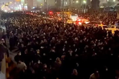 Ölü sayısının 3 bin 500’e yaklaştığı İran’da kapanan hava sahası açıldı