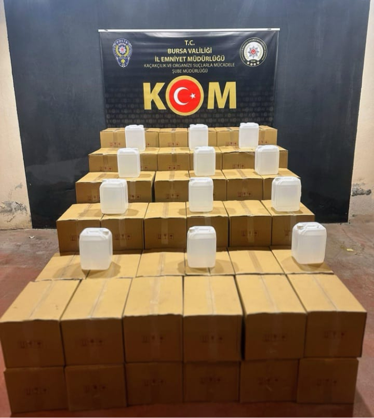 Bursa’da kaçakçılık skandalı: Emniyet 1000 litre etil alkol ele geçirdi!-Bursa Hayat-2