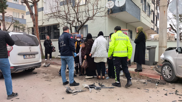 Bursa’da karne sevinci yarım kaldı: Anne ve kızı yaralandı!-Bursa Hayat-2